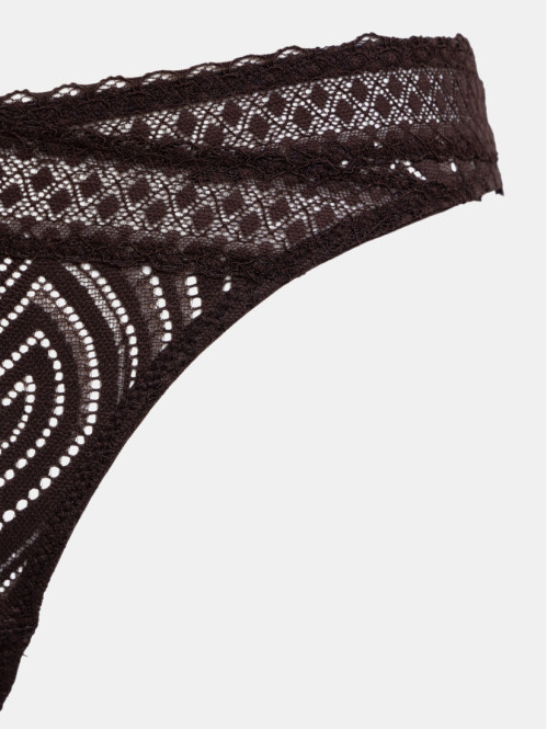 String dentelle graphique...