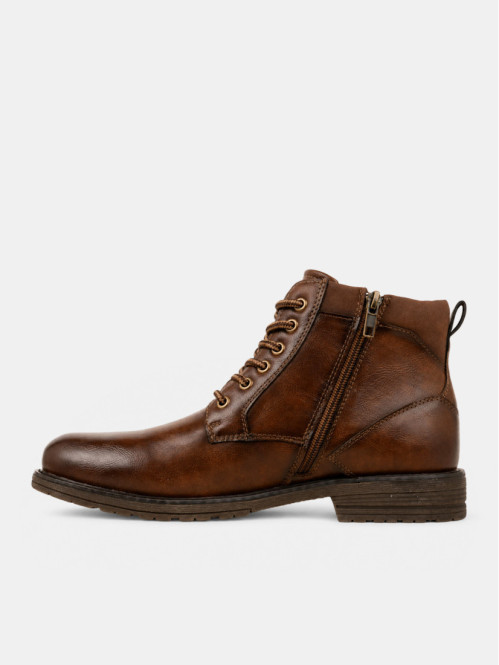 Chaussure montante à lacet...