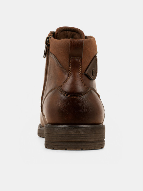Chaussure montante à lacet...