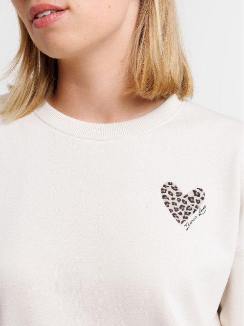 Sweat coeur poitrine beige...