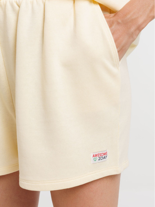Short coloris vanille femme