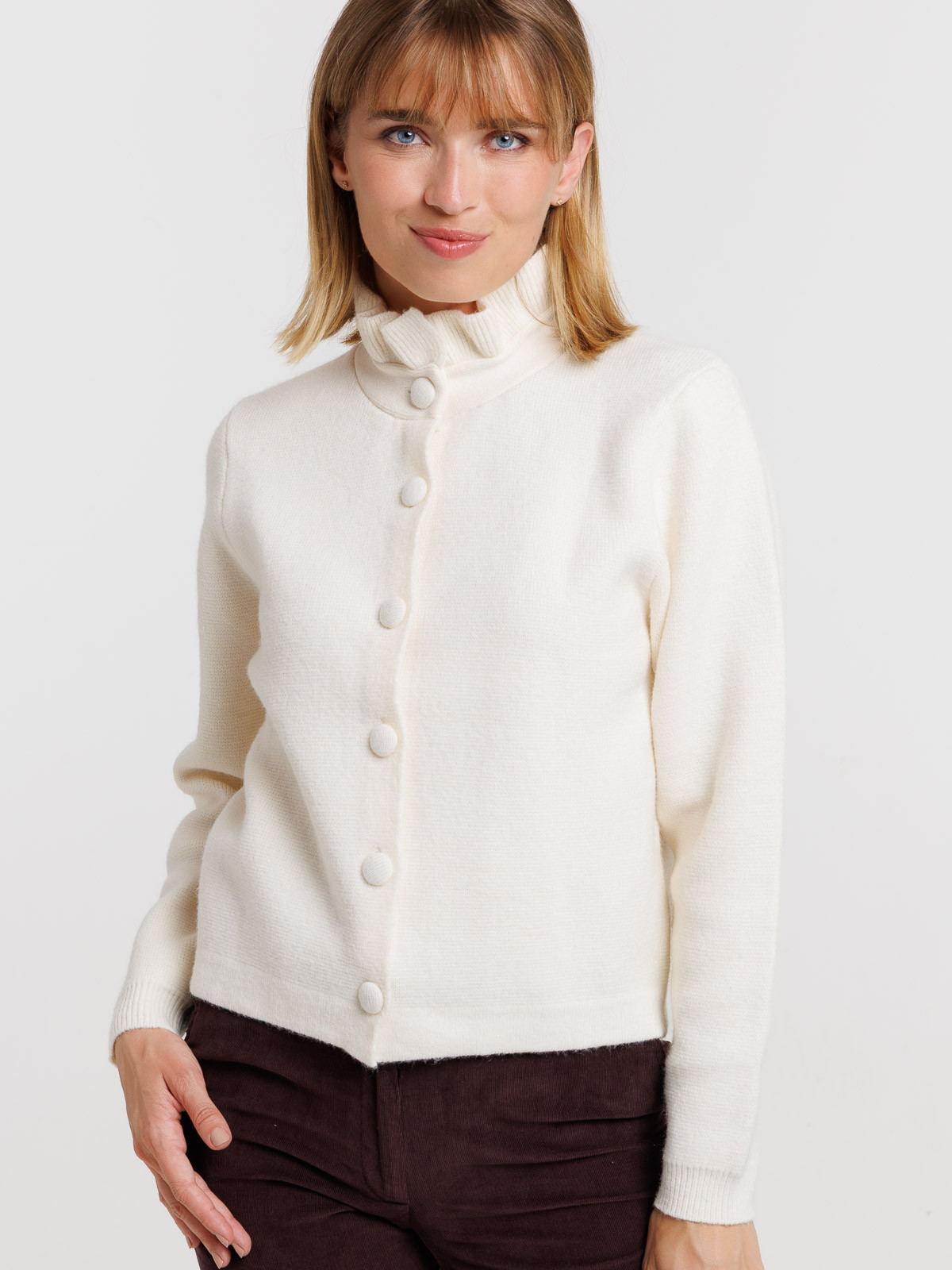 Gilet écru col montant volanté femme Gilet écru col montant volanté femme