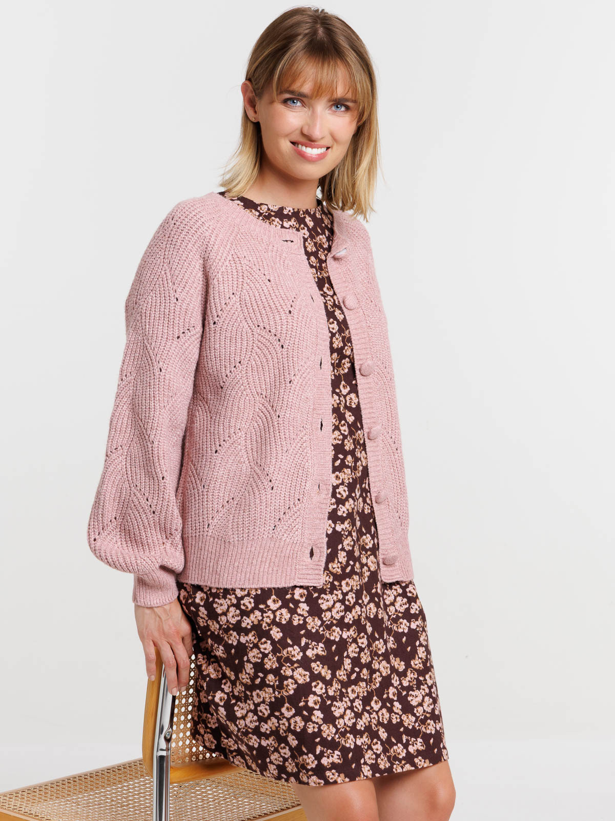 Gilet quartz rose motif ajouré femme