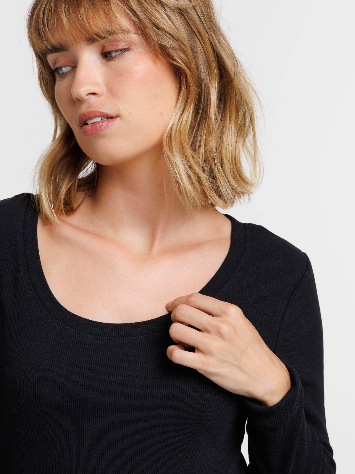 T-shirt noir côtelé femme T-shirt noir côtelé femme