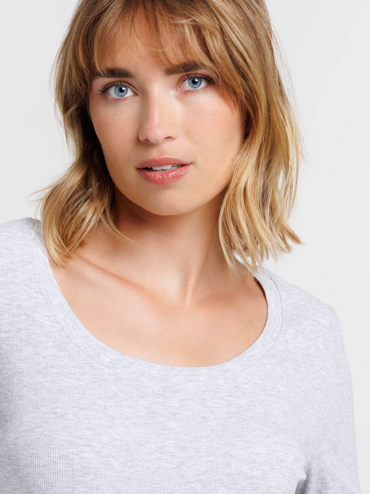 T-shirt gris clair chiné côtelé femme T-shirt gris clair chiné côtelé femme