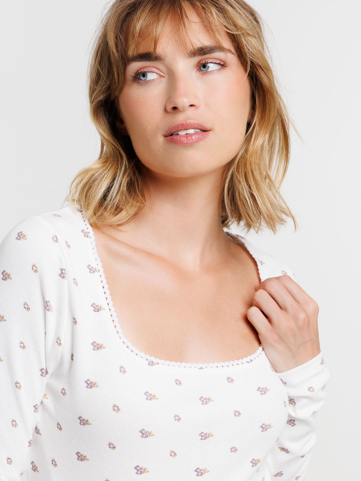 T-shirt col carré fleuri femme