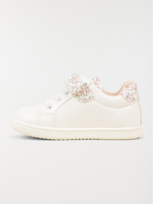 Baskets fleuries et coeur fille (20-23) Baskets fleuries et coeur fille (20-23)