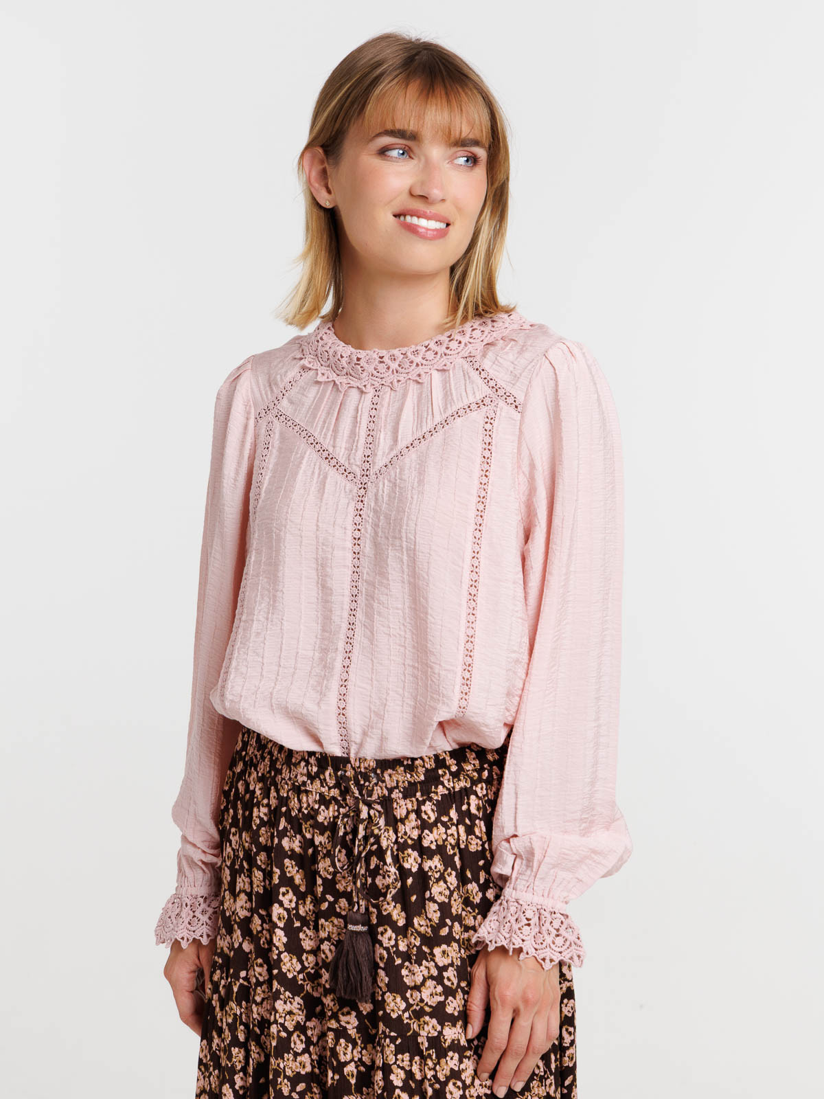 Blouse détails en dentelle femme Blouse détails en dentelle femme