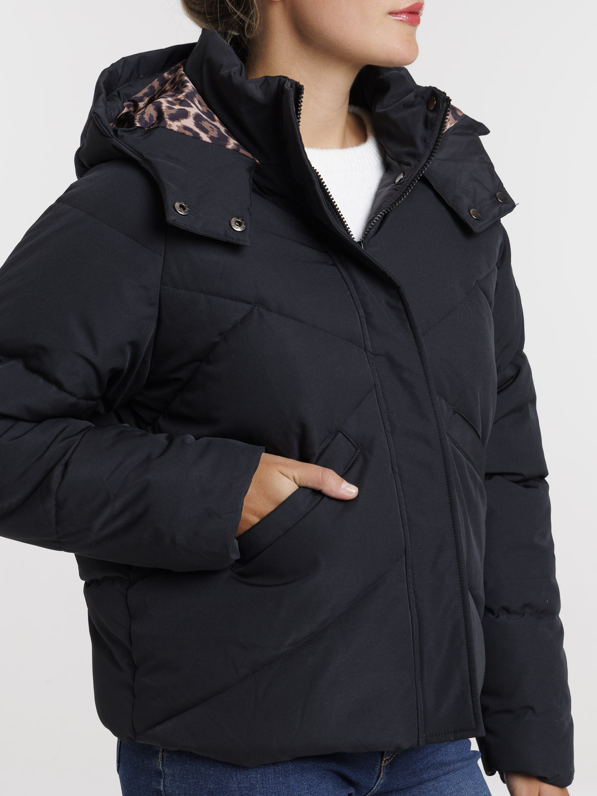 Doudoune courte à capuche léopard femme