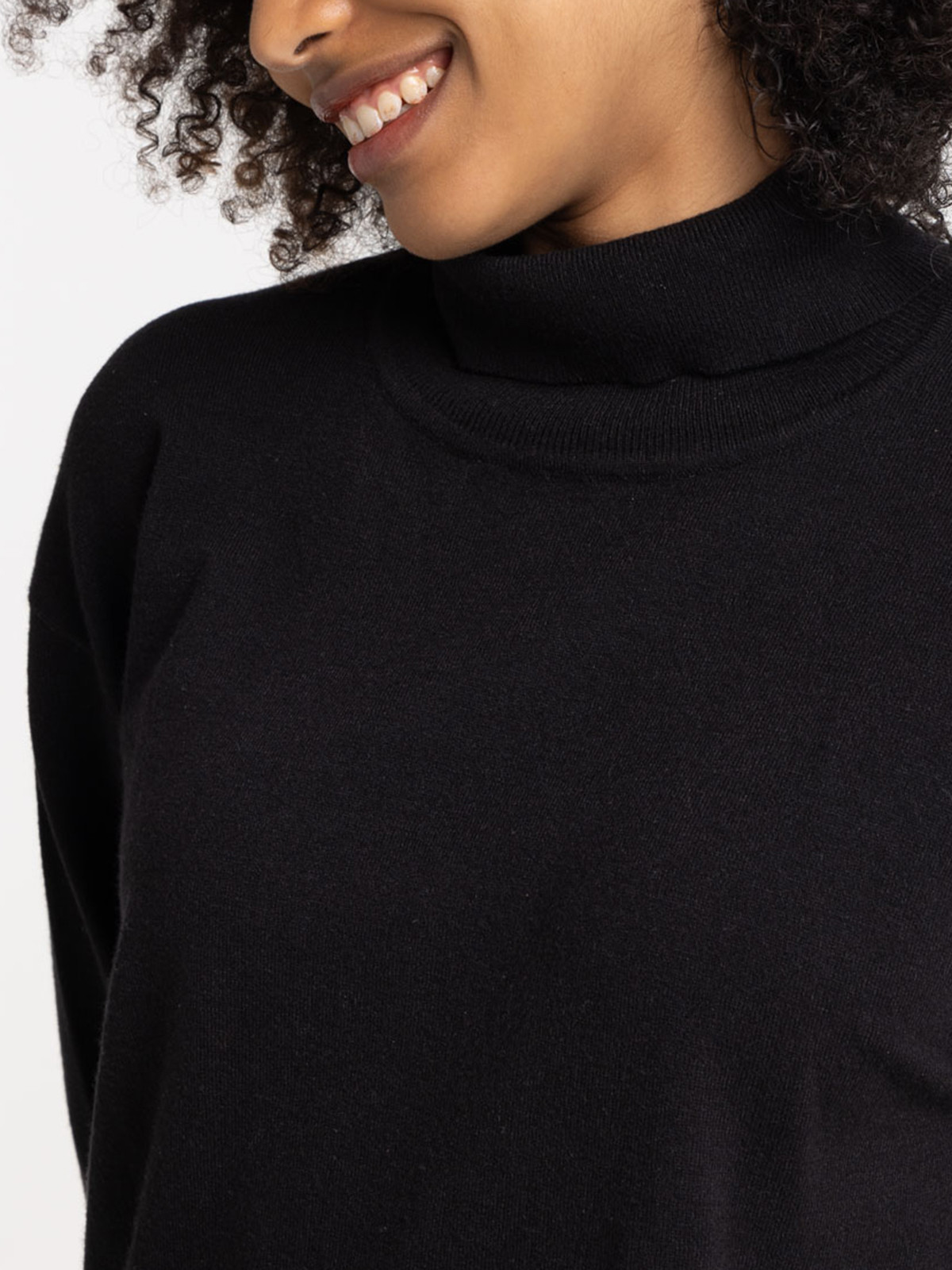 Pull col roulé noir femme