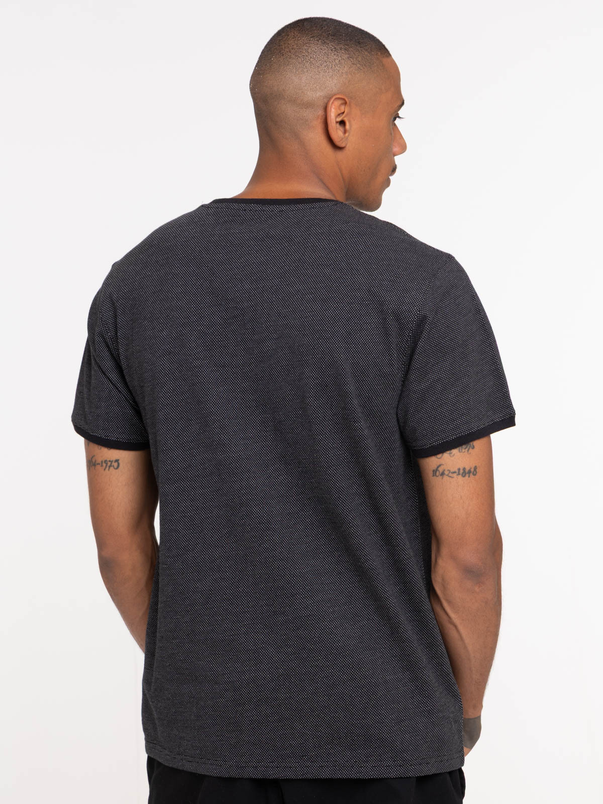 Tee-shirt noir col V fausse poche homme Tee-shirt noir col V fausse poche homme