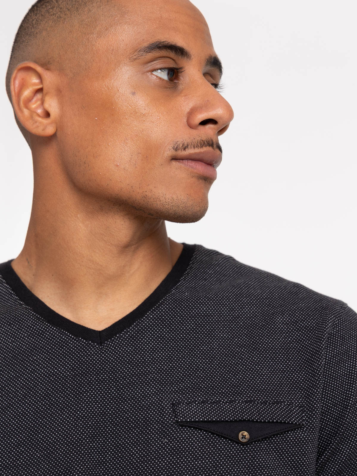Tee-shirt noir col V fausse poche homme Tee-shirt noir col V fausse poche homme