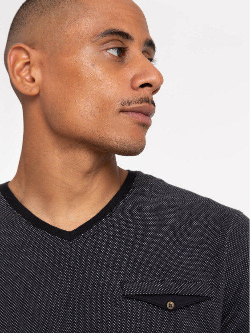Tee-shirt noir col V fausse...