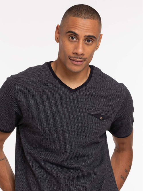 Tee-shirt noir col V fausse...