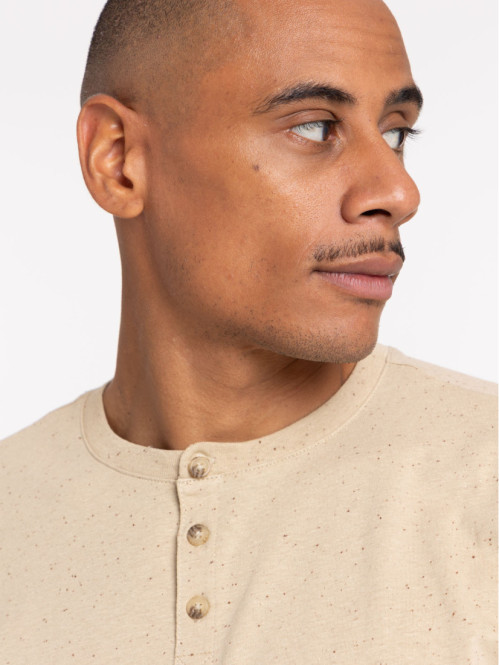 T-shirt col rond boutonné...