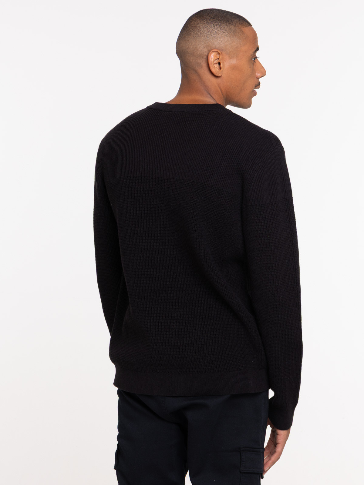 Pull col rond homme coloris noir Pull col rond homme coloris noir