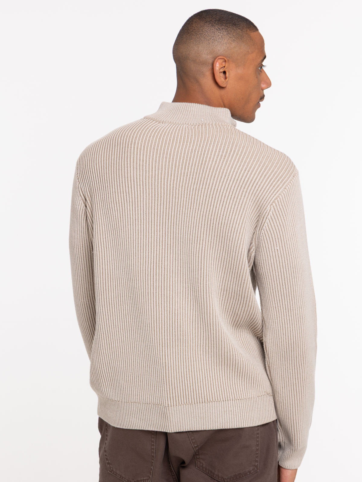 Pull col montant zippé écru homme