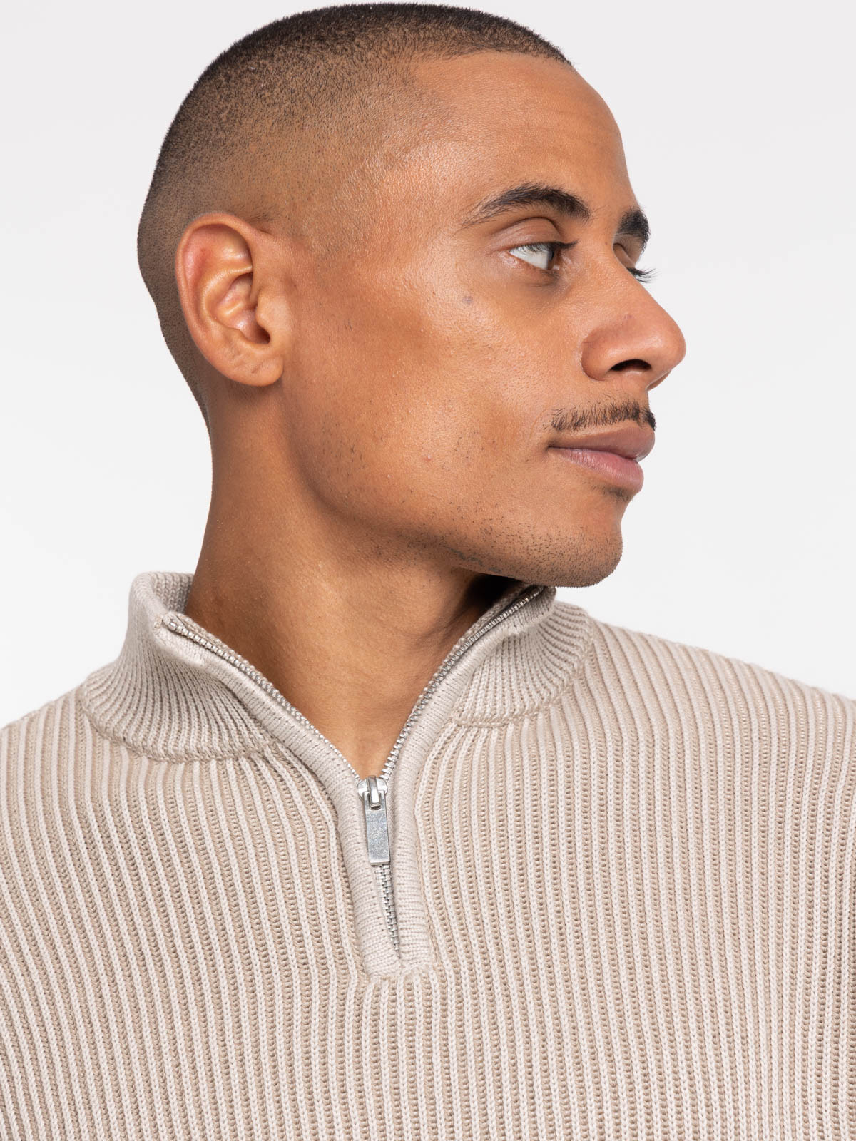 Pull col montant zippé écru homme