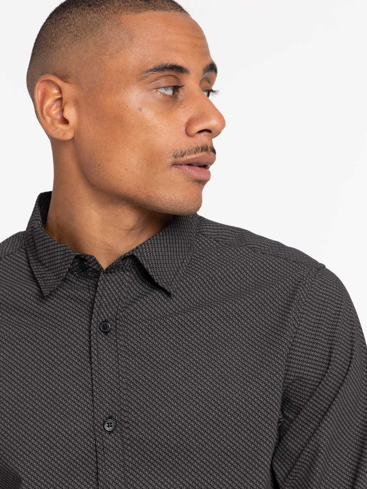 Chemise noire imprimée homme