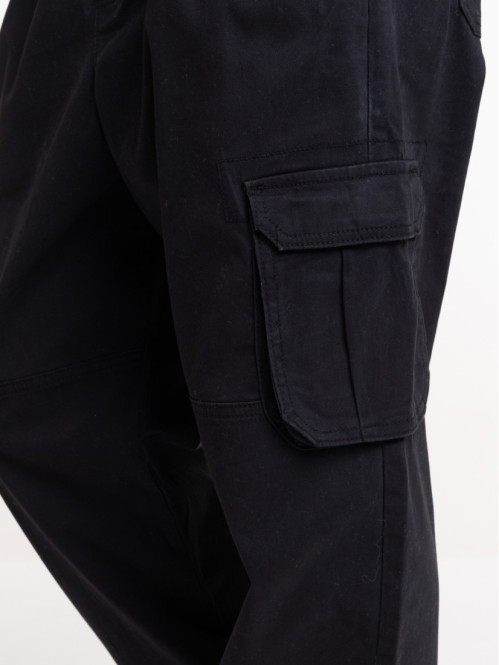 Pantalon cargo coloris noir...