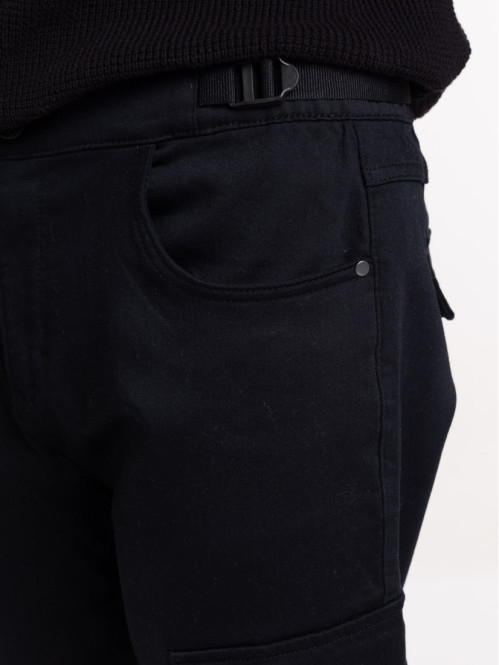 Pantalon cargo coloris noir...