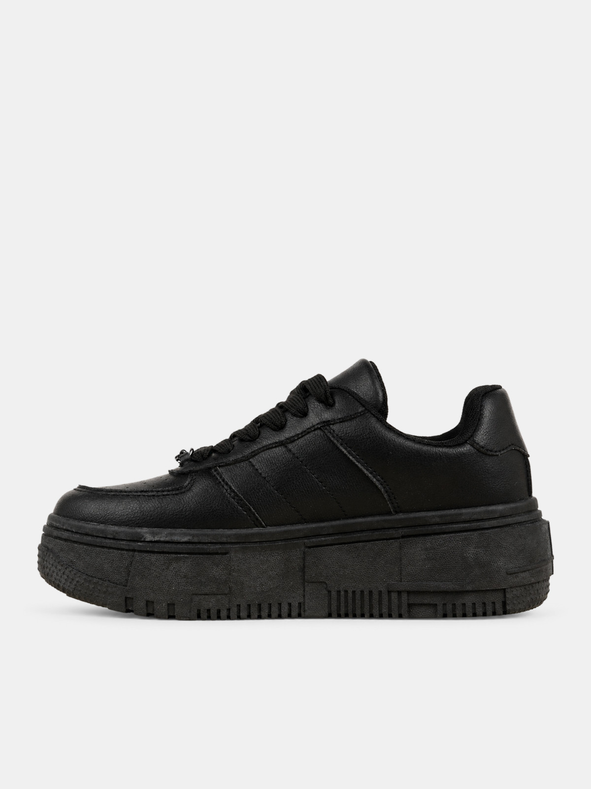 Baskets noires à lacets femme (36-41) Baskets noires à lacets femme (36-41)