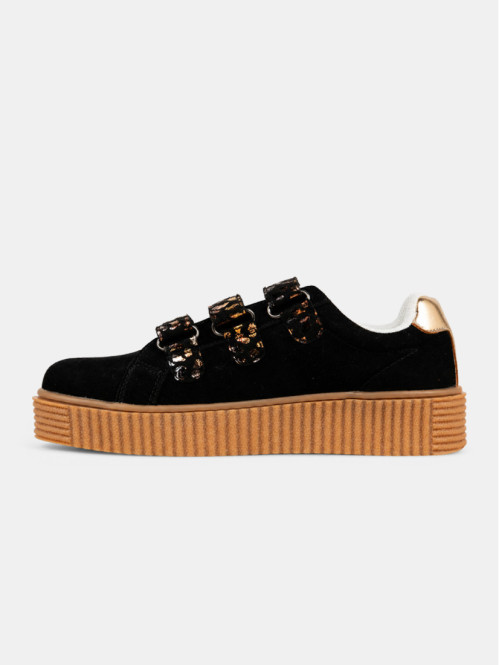 Baskets noires scratchs...