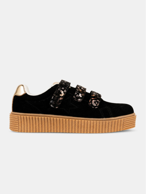 Baskets noires scratchs...