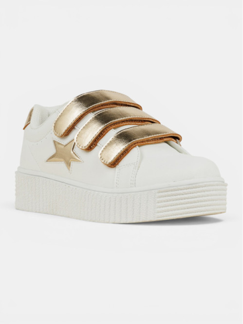 Baskets blanches scratchs...