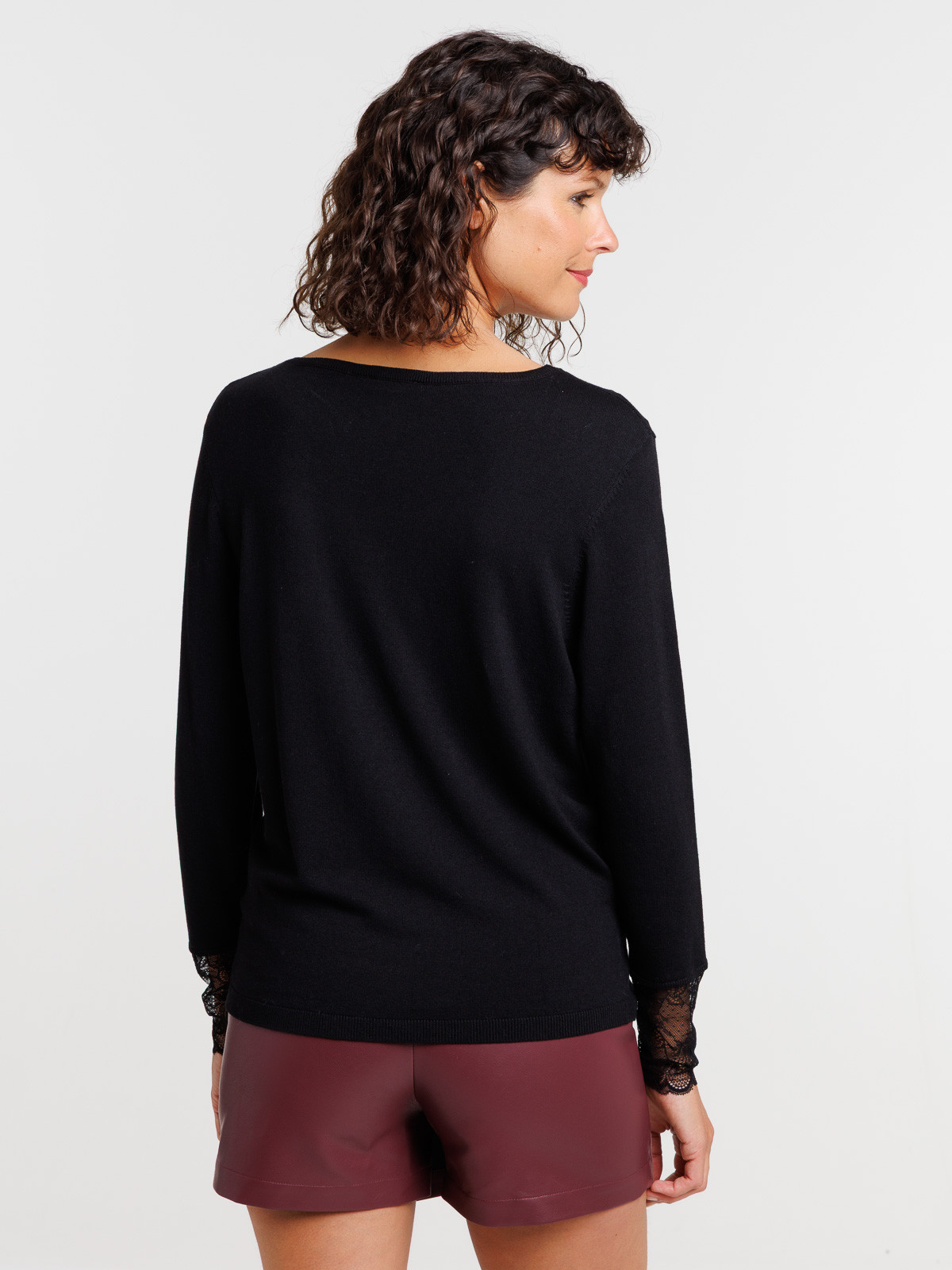 Pull noir poignets en dentelle femme Pull noir poignets en dentelle femme