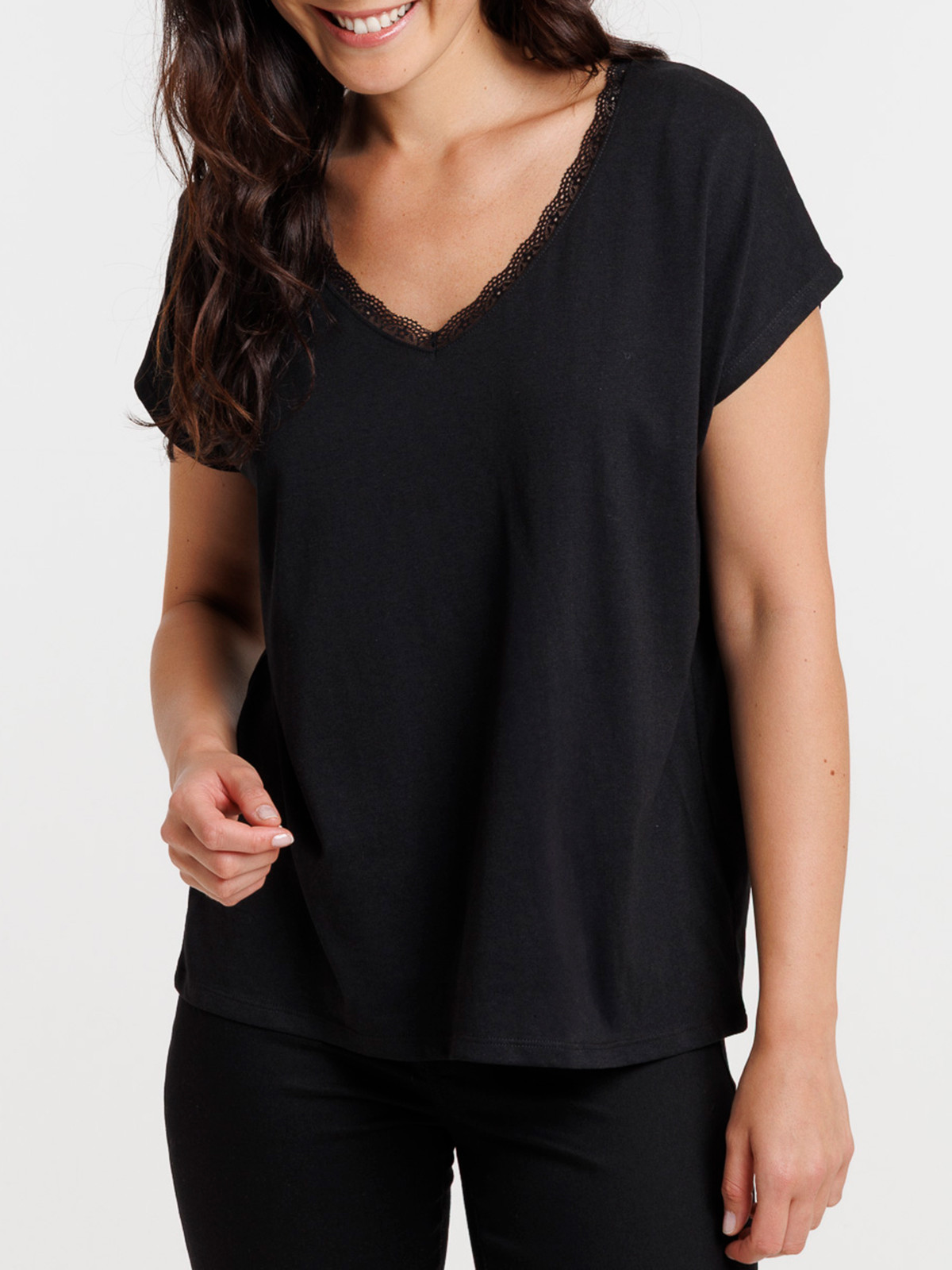 Tee-shirt noir col V dentelle femme Tee-shirt noir col V dentelle femme
