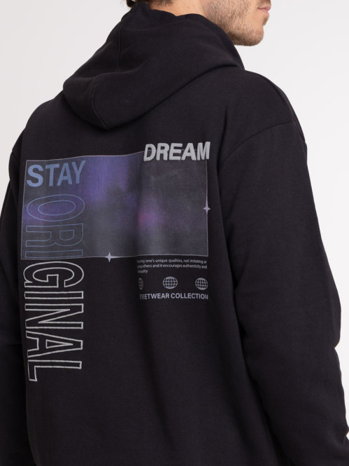 Sweat capuche motif devant...