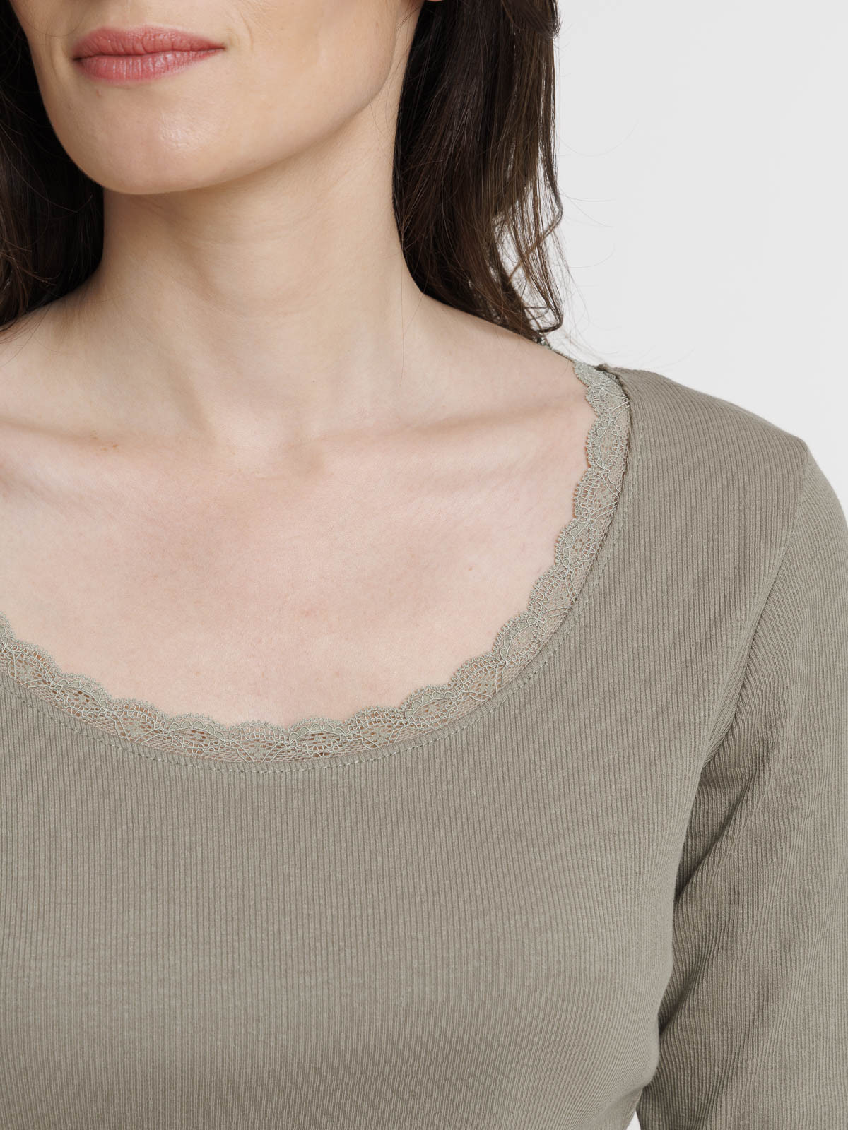 T-shirt tilleul col rond dentelle femme