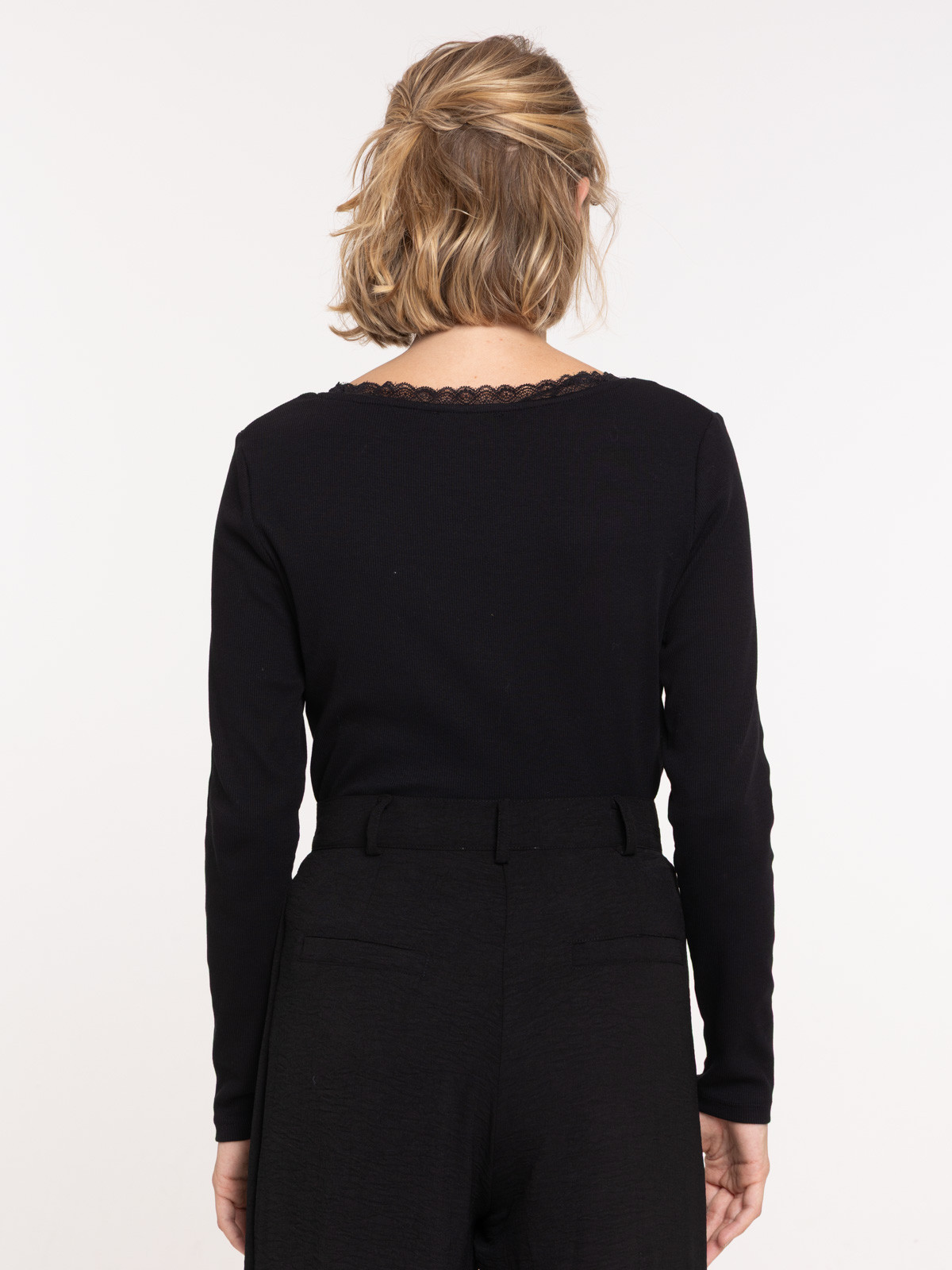 T-shirt noir col rond dentelle femme