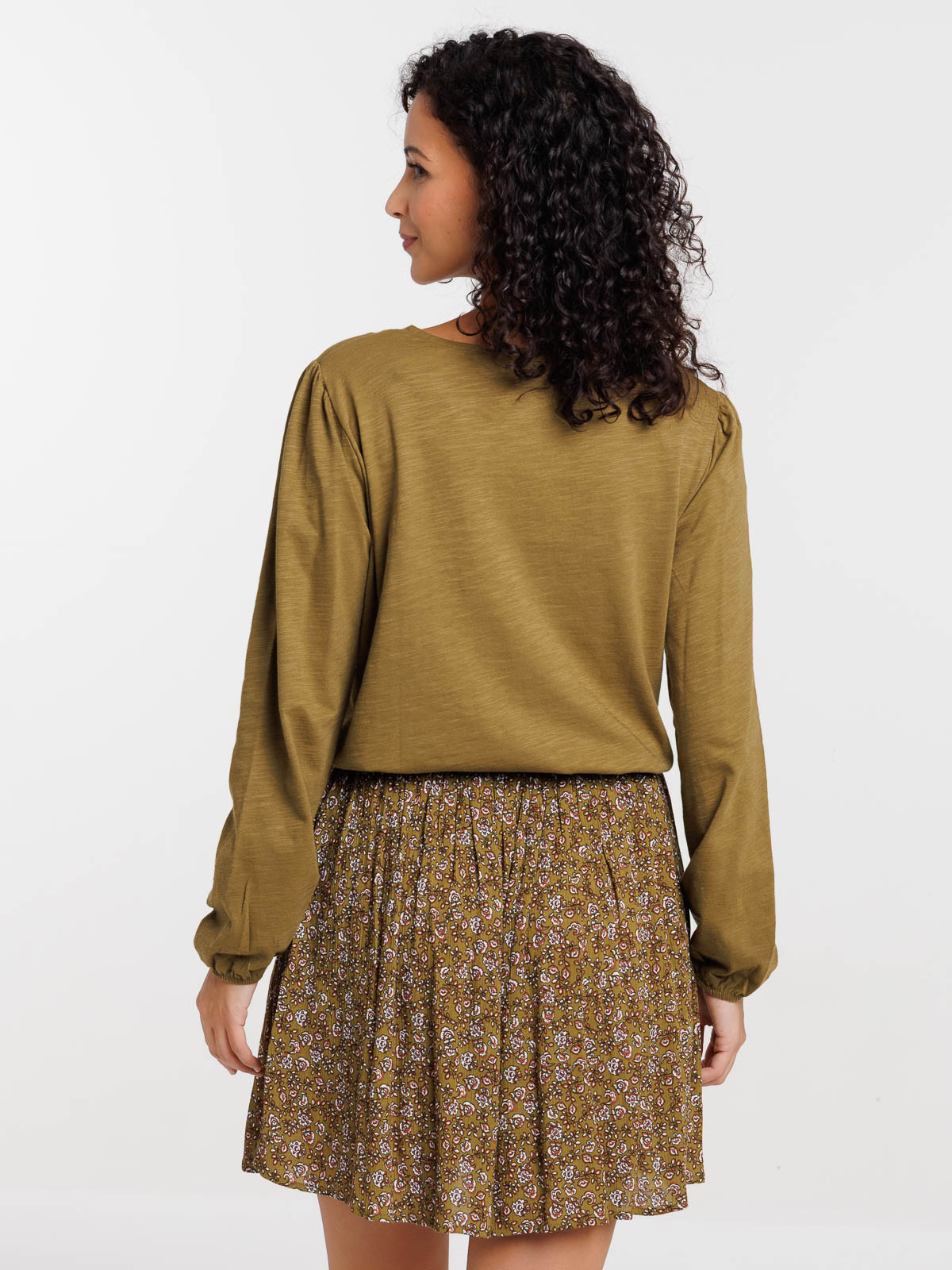 T-shirt brodé boutonné femme T-shirt brodé boutonné femme