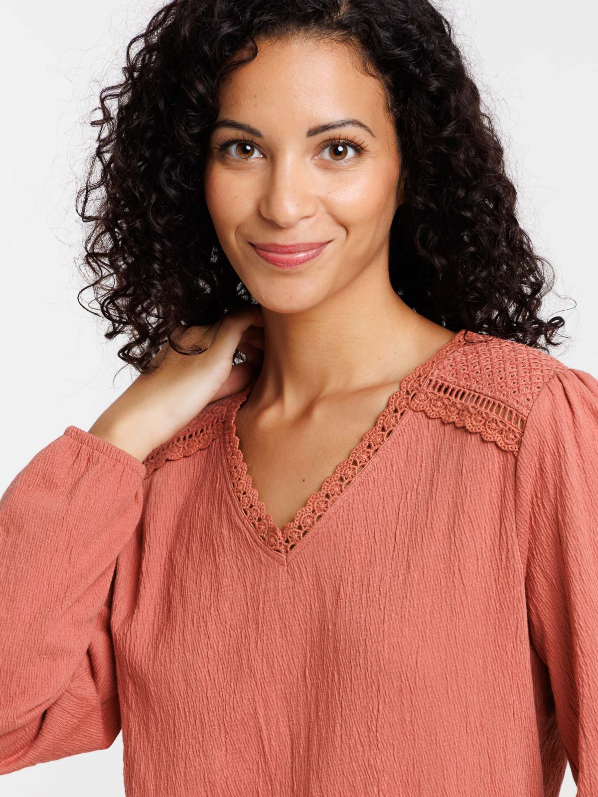 T-shirt dentelle macramé femme T-shirt dentelle macramé femme