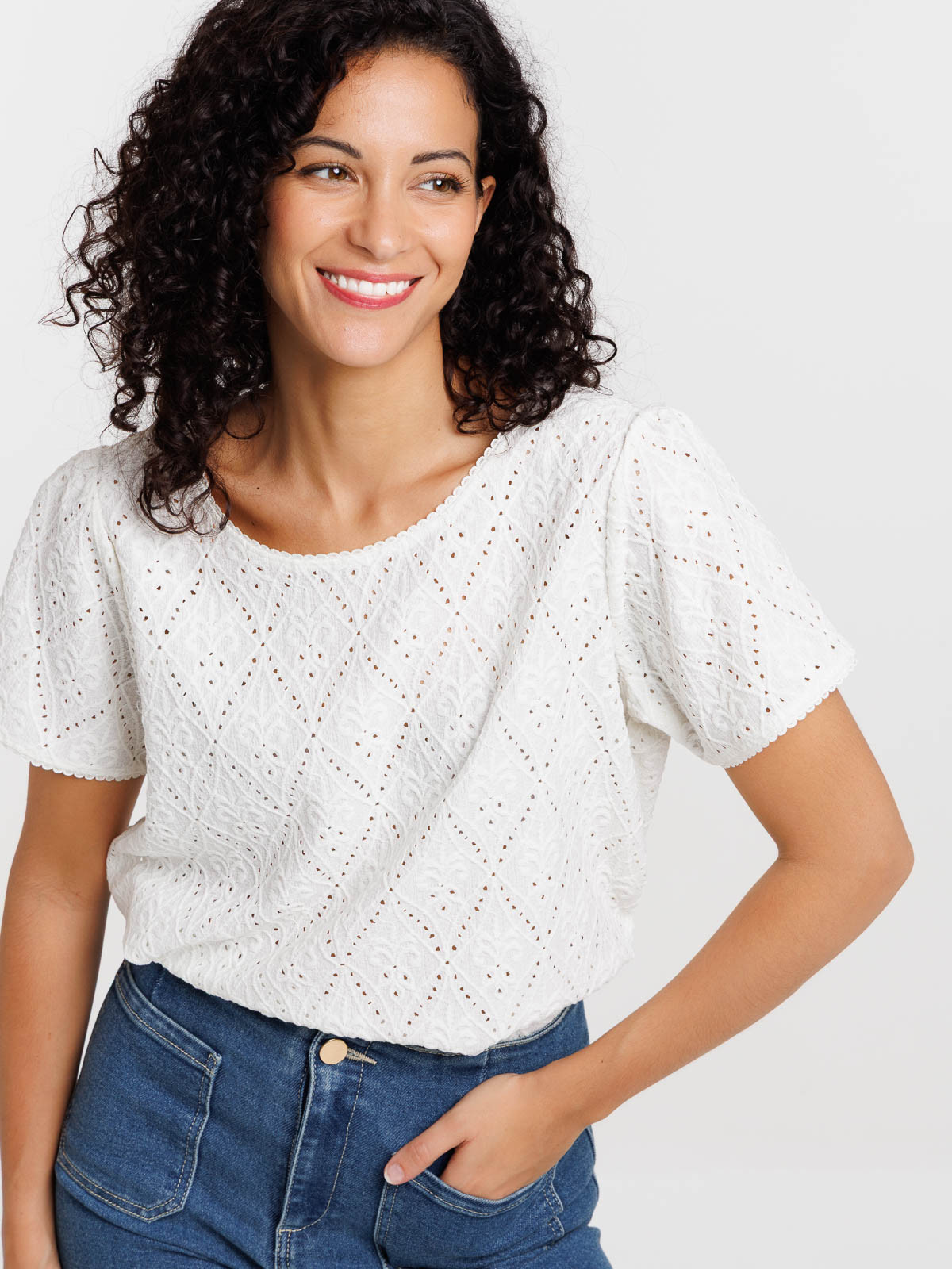 T-shirt motif ajouré écru femme T-shirt motif ajouré écru femme