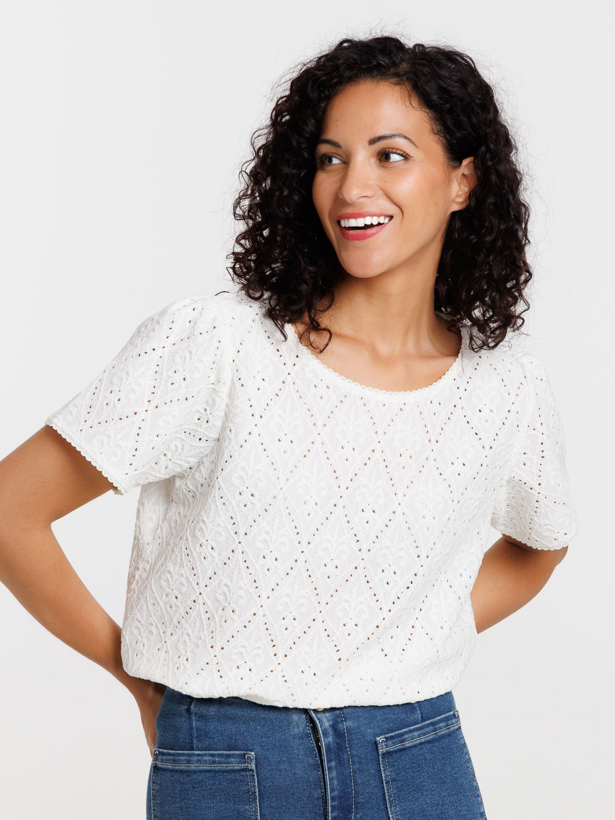 T-shirt motif ajouré écru femme T-shirt motif ajouré écru femme