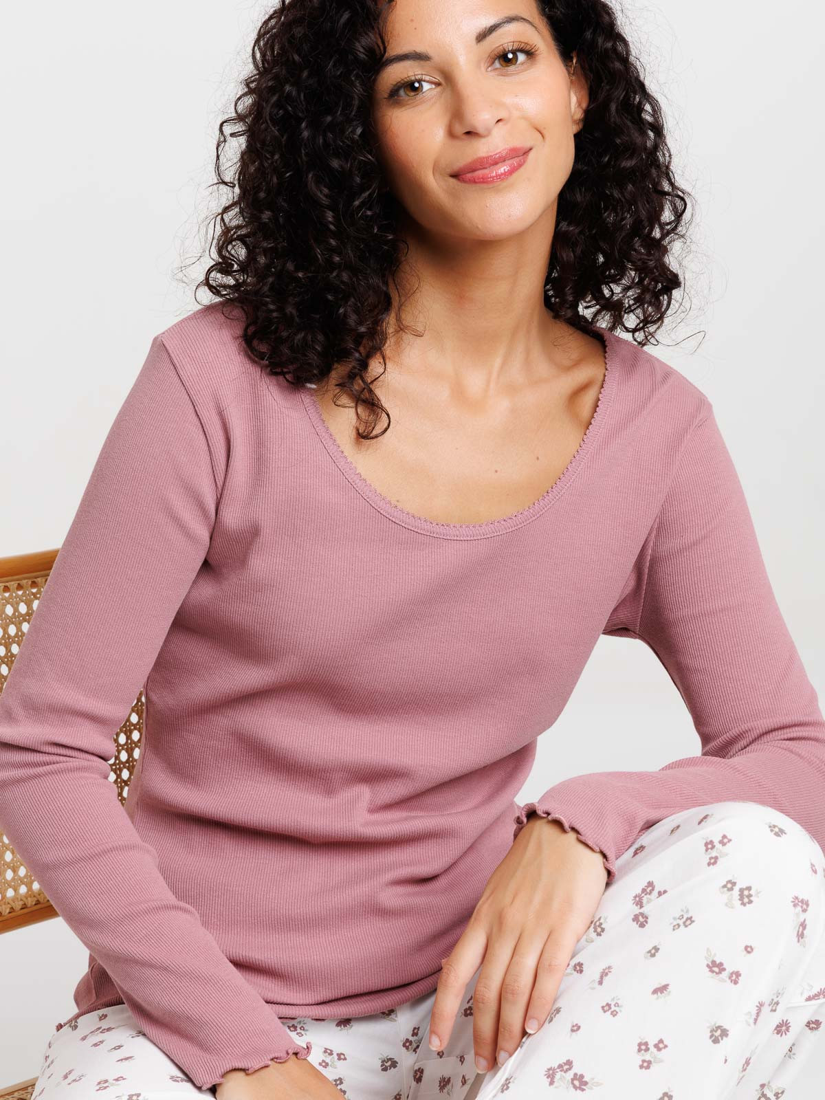 Haut de pyjama mauve col rond femme Haut de pyjama mauve col rond femme