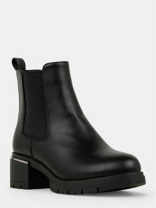 Bottines noires à talons...