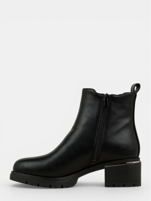 Bottines noires à talons...