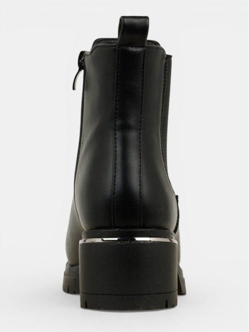 Bottines noires à talons...