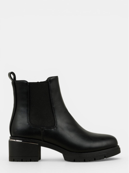 Bottines noires à talons...