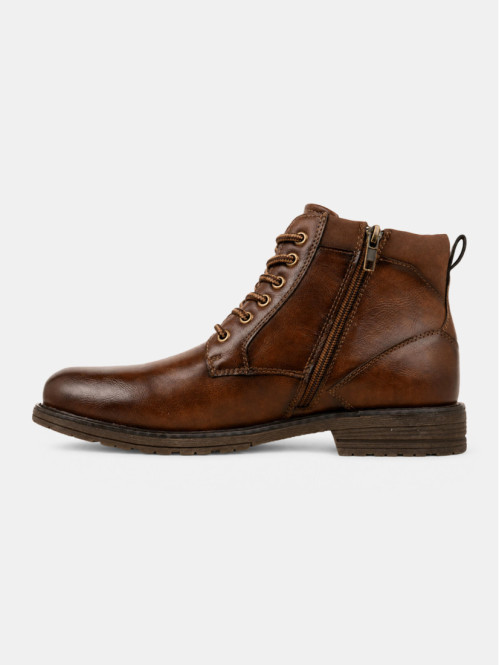 Chaussure montante à lacet...