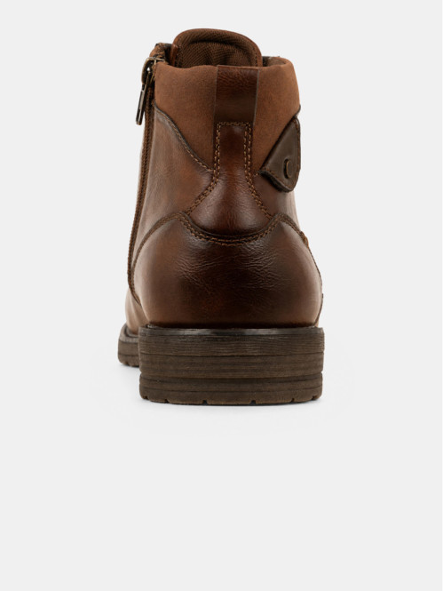 Chaussure montante à lacet...