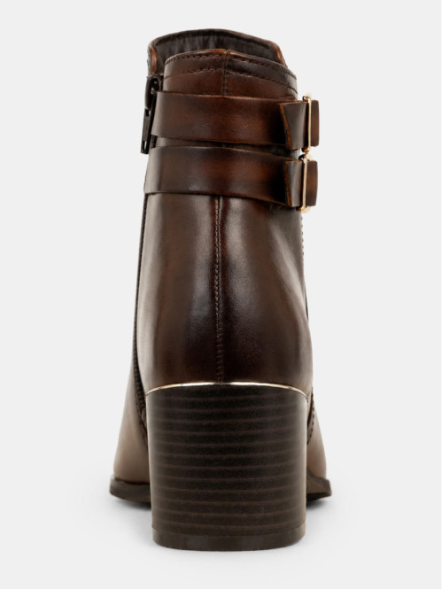 Bottines à talon marron...