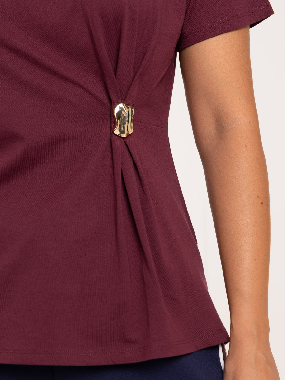 T-shirt détail bijou devant femme T-shirt détail bijou devant femme