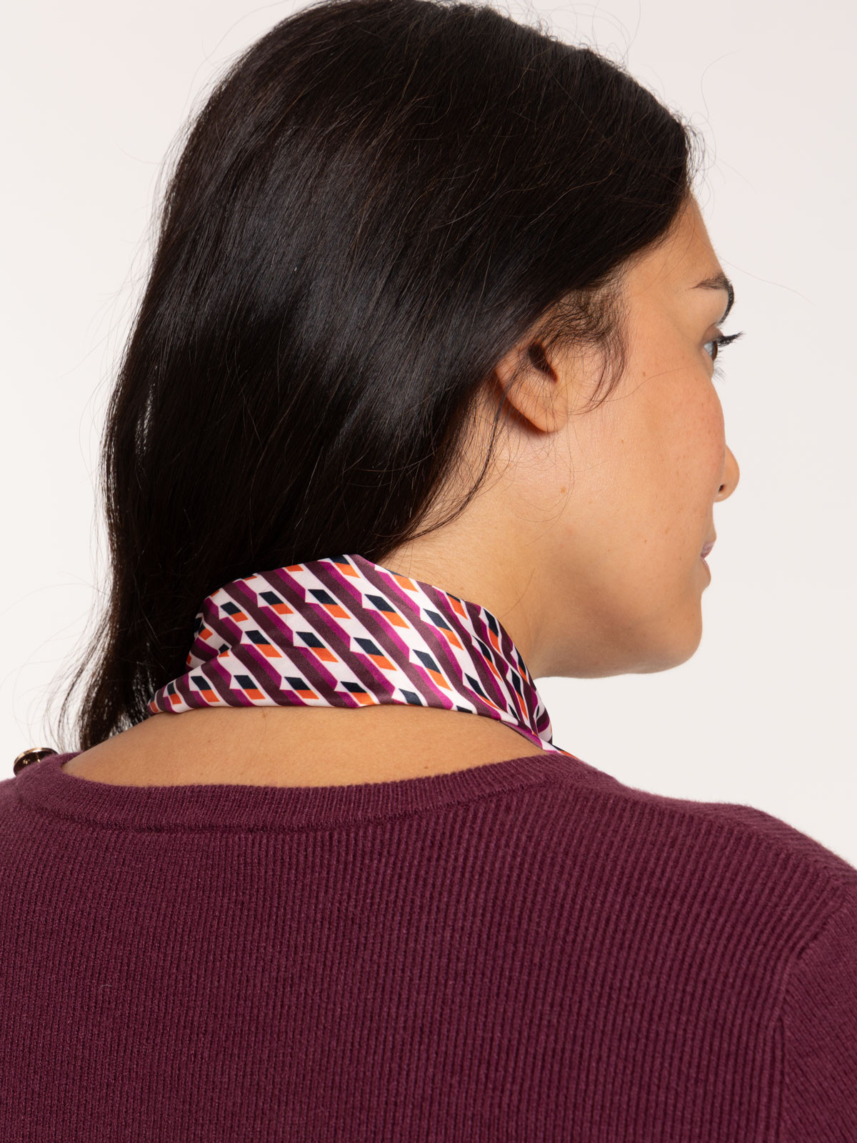 Foulard satiné imprimé avec bijou femme Foulard satiné imprimé avec bijou femme