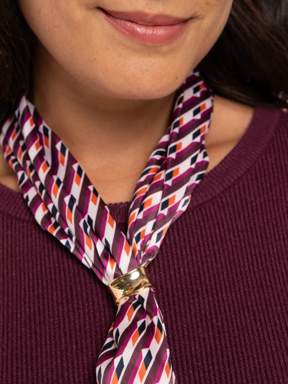 Foulard satiné imprimé avec bijou femme Foulard satiné imprimé avec bijou femme
