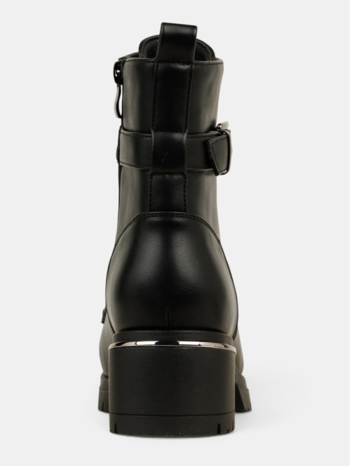 Bottines noires à talon...